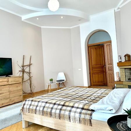 Apartments In The City Center, Near A Theatre, Zlata Plaza Rivne Luaran gambar