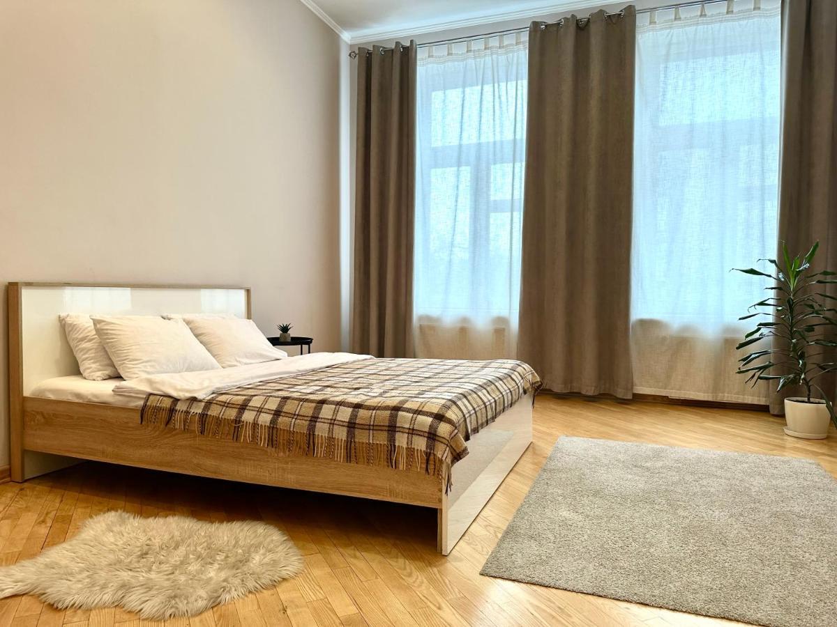 Apartments In The City Center, Near A Theatre, Zlata Plaza Rivne Luaran gambar