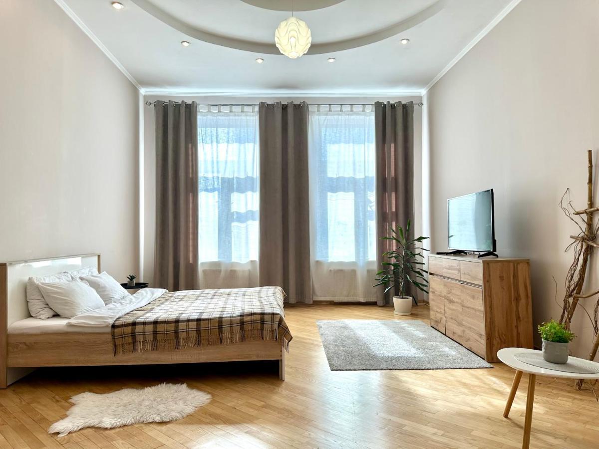 Apartments In The City Center, Near A Theatre, Zlata Plaza Rivne Luaran gambar