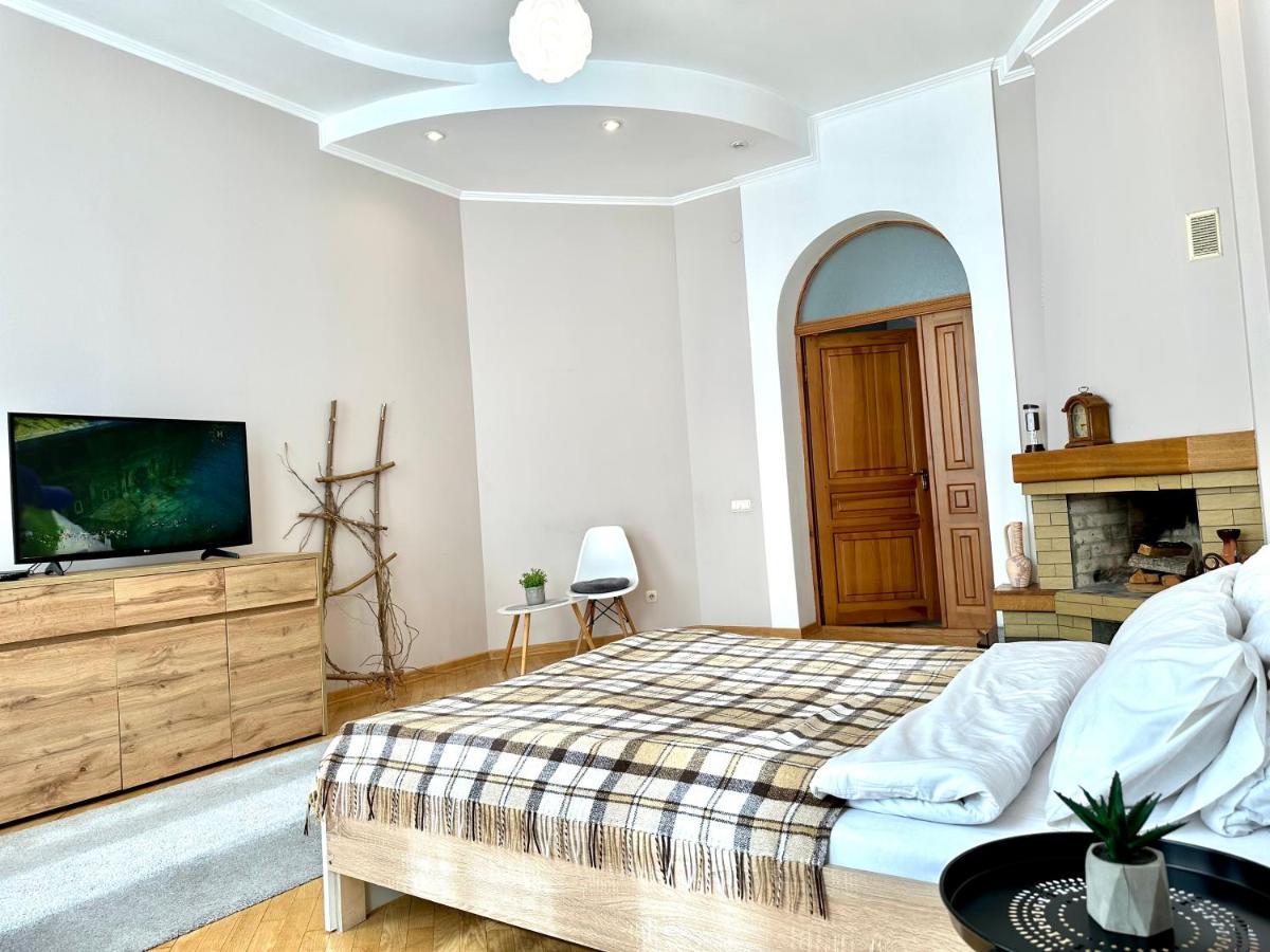 Apartments In The City Center, Near A Theatre, Zlata Plaza Rivne Luaran gambar