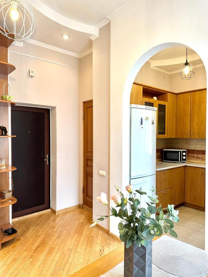 Apartments In The City Center, Near A Theatre, Zlata Plaza Rivne Luaran gambar